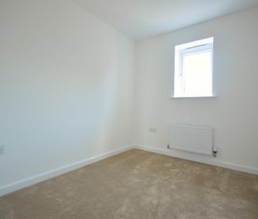 3 bedroom end of terrace house to rent - Photo 2