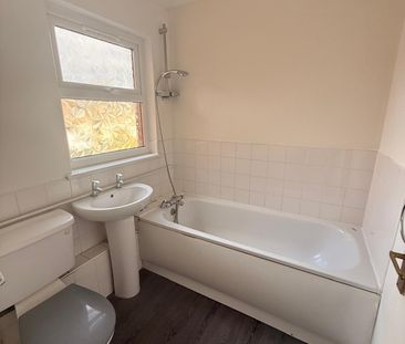 Flat 4, Rayleigh Road, Benfleet, Essex, SS7 - Photo 6