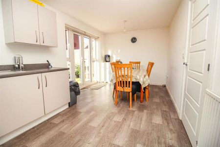 3 bedroom detached house to rent - Photo 5