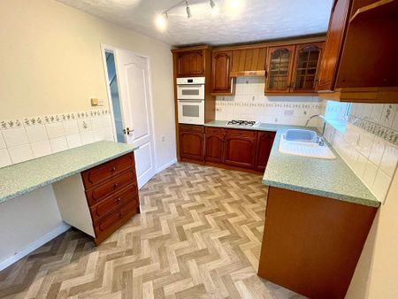 3 bedroom semi-detached house to rent - Photo 5