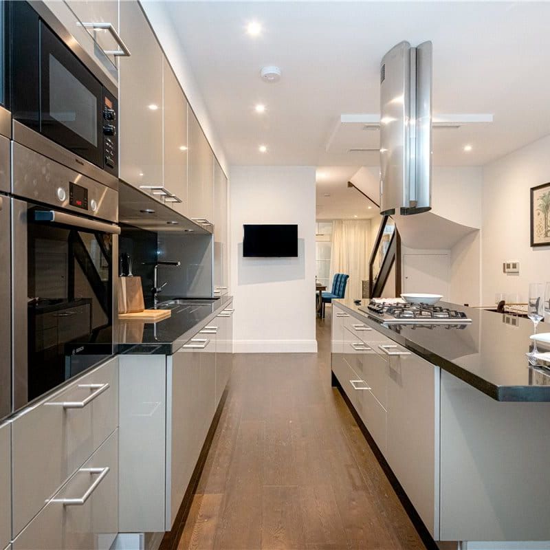Spacious four bedroom townhouse of approximately 2,521 square feet. - Photo 1