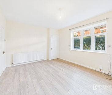 3 Bedroom Semi-Detached House - Photo 2