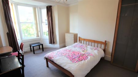 3 bedroom flat to rent - Photo 5