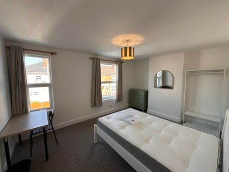 4 bedroom house - Photo 3