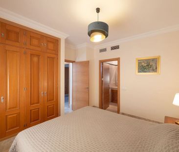 3 room luxury House for rent in Marbella, Andalusia - Photo 2