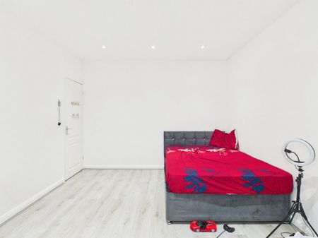 Main Street, Feltham,TW13 - Photo 3