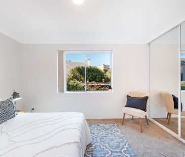 Large, comfortable apartment with two balconies - Photo 4