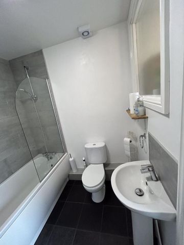 3 bedroom end of terrace house to rent - Photo 5