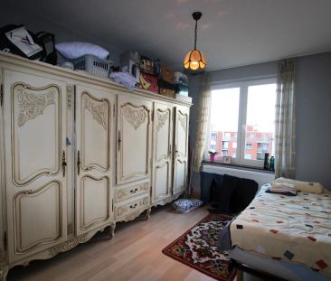 RUIM APPARTEMENT MET AUTOSTAANPLAATS - Foto 3