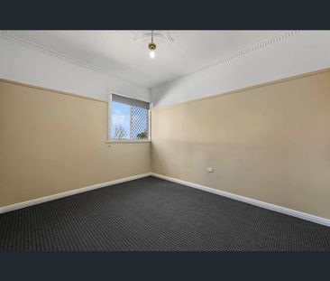 13 Glendower Street, Mount Lofty, Qld 4350 - Photo 5