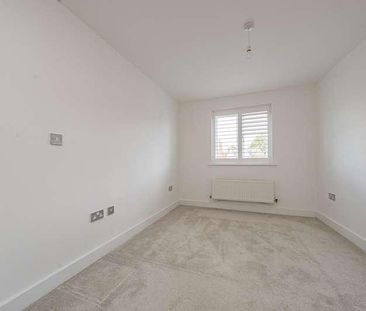Longbourn, Windsor, SL4 - Photo 3