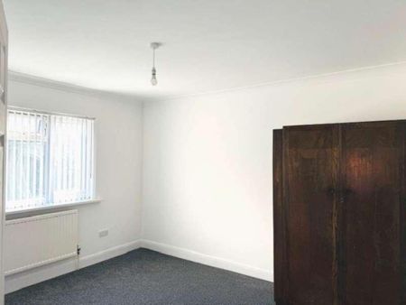 Chairborough Road, High Wycombe, HP12 - Photo 5