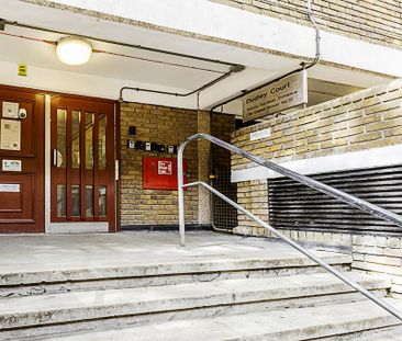 3 bedroom flat to rent - Photo 2