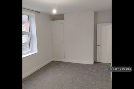 2 bedroom end of terrace house to rent - Photo 4