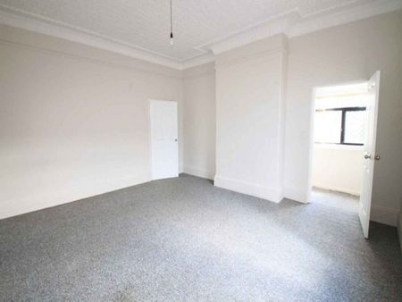 Oversized one bedroom apartment! - Photo 5
