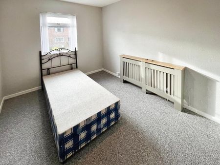 16 Lawnmount Crescent, Lisburn, BT27 4TT - Photo 4