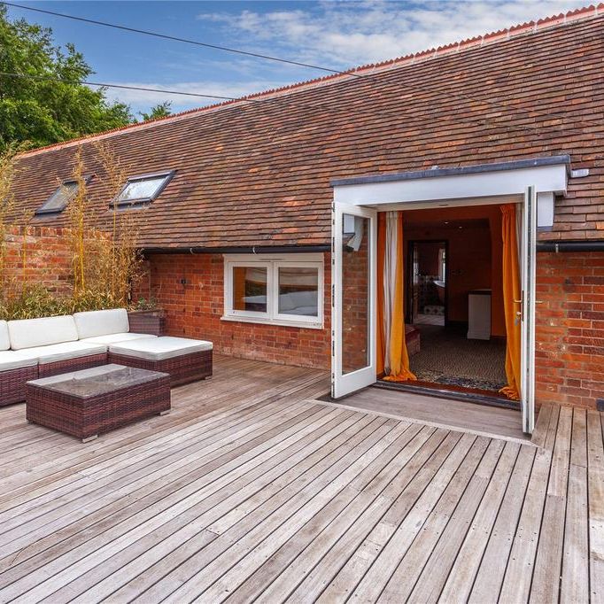 5 bedroom detached house to rent - Photo 1