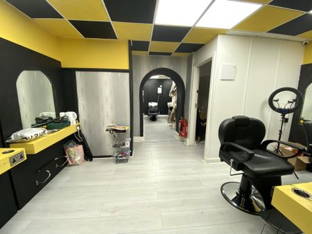 £1,250 PCM, Large Fitted and Equipped Hairdressing Salon/Barber Shop/Beauty Salon in Cowbridge Road East, Canton, Cardiff, CF5 1JJ - Photo 2