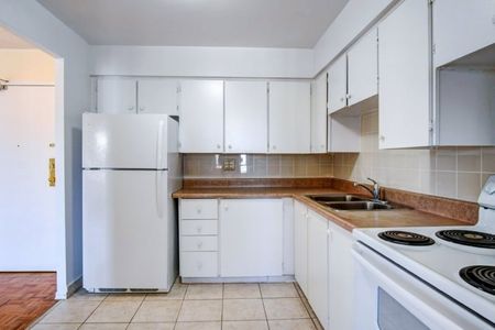 Forest Manor - Photo 2