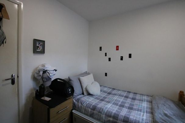 3 bedroom flat to rent - Photo 1