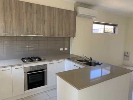 Perfectly Positioned Rear Unit – Peaceful, Private & Immaculately Presented - Photo 2