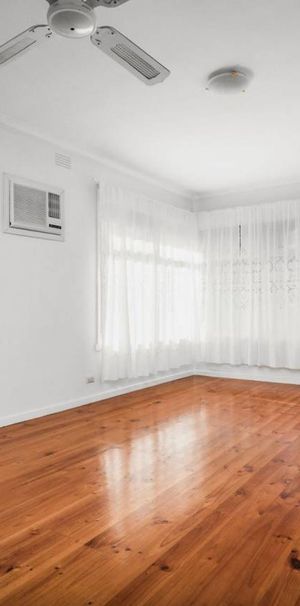 NEAT AS A PIN | HEATING AND COOLING | EASY ACCESS TO TRANSPORT - Photo 1