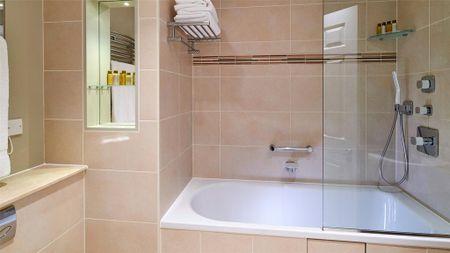 2 bedroom penthouse to rent - Photo 5