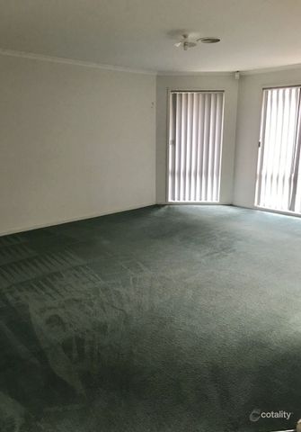 Spacious Family Living in a Prime Location! - Photo 3