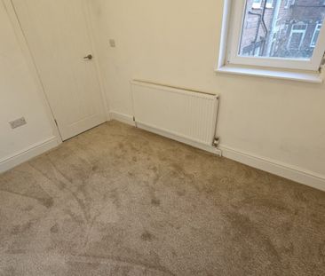 3 bed Terraced - To Let - Photo 4