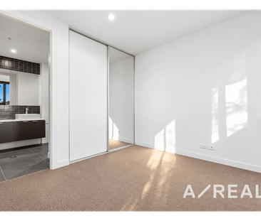 Stylish Two-Bedroom Apartment Moments from Camberwell Junction - Photo 1