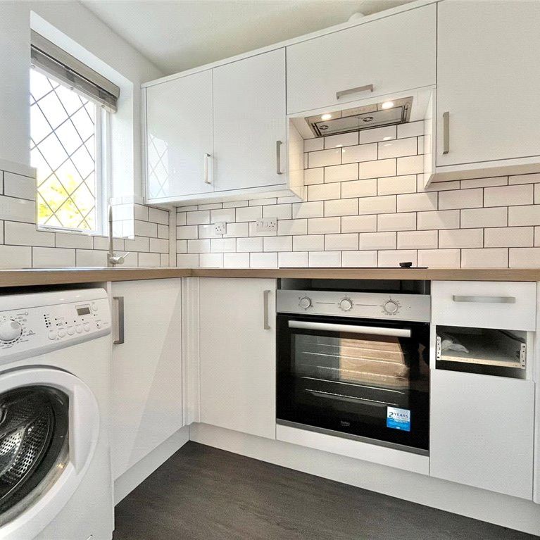 Hawthorn Close, Cranford, TW5 9TG - Photo 1