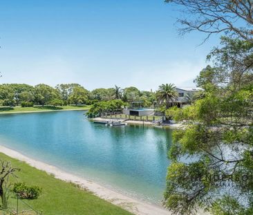 Top-Floor Waterfront Living with Stunning Skyline Views - Photo 4