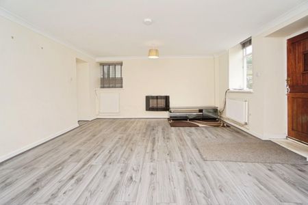 1 bedroom Flat To Let - Photo 5