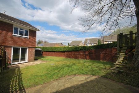 4 bedroom detached house to rent - Photo 2