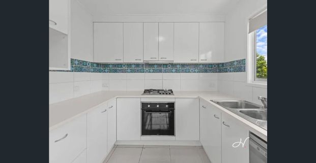 FAMILY HOME IN CONVENIENT STRATHPINE LOCATION - Photo 1