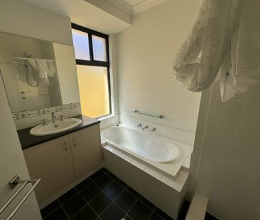 Three Bedroom Home In A Convenient Location! - Photo 5