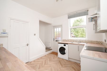 2 bedroom Terraced House to rent - Photo 2