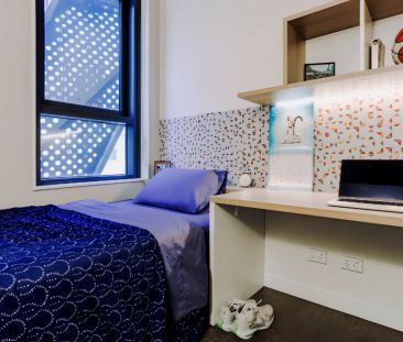 Standard Room in 4-Bed Apartment with Courtyard - Photo 2