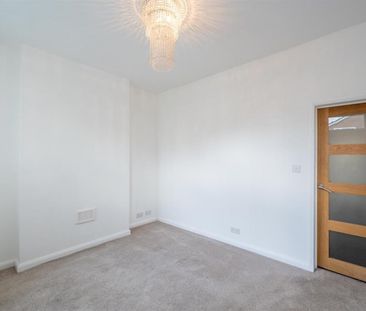 2 bedroom House To Let - Photo 5