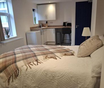 1 bedroom in a house share to rent - Photo 1