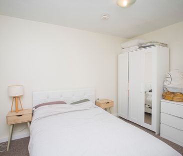 Low-maintenance, lock-and-leave lifestyle! - Photo 1