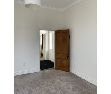 Sunny renovated Aro Valley home - Photo 5