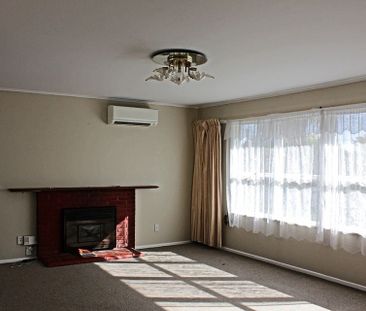 3-Bedroom Home for Rent – Pakuranga - Photo 2