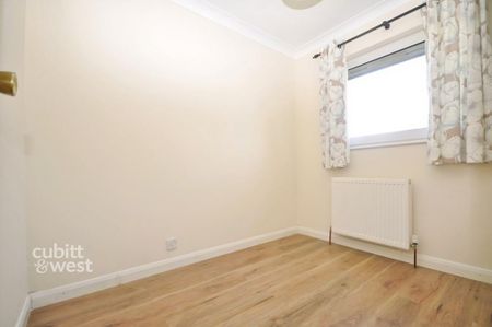 4 bedroom detached house to rent - Photo 4