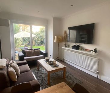 4 Bed Terraced House, Fairlawn Avenue, N2 - Photo 2