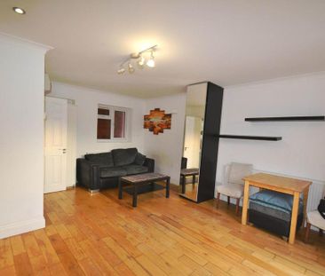 Studio to rent - Photo 2
