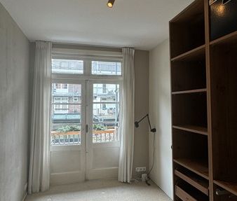 Rented: Beautiful 3-room apartment (2 bedroom) of approximately 55 m² with a sunny balcony. The apartment is situated in a beautiful location in a side street near the Hoofddorpplein and within walking dis... - Photo 6