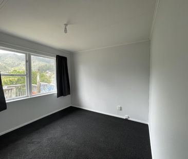 17 Amundsen Grove, Stokes Valley - Photo 3