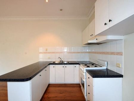 Charming 3-Bedroom Home in the Heart of South Melbourne - Photo 4