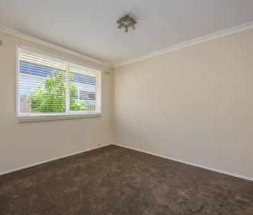 Beautifully Updated Unit in a Prime Northcote–Fairfield Location - Photo 5